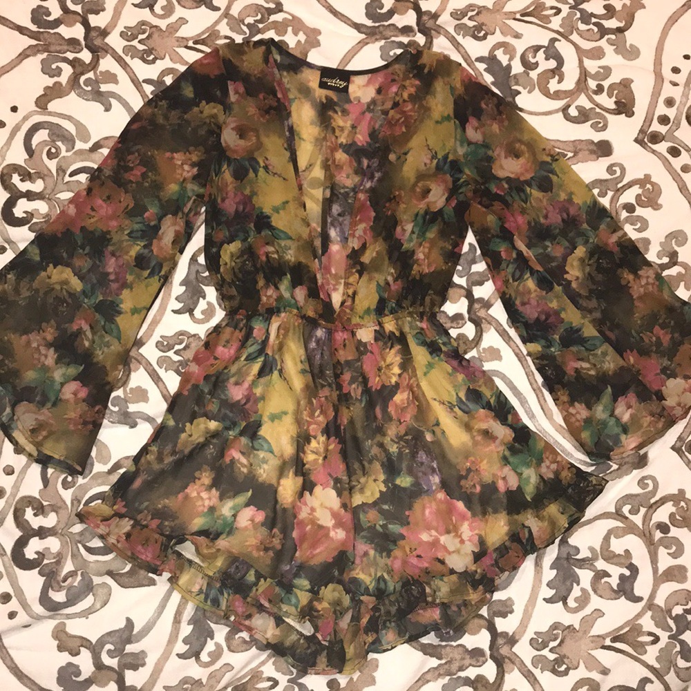 Audrey 3+1 floral romper